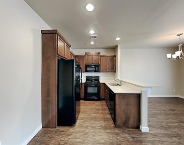 778 Sw 13th Street - Photo Thumbnail 7