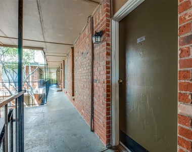 4525 Gilbert - Photo Thumbnail 20