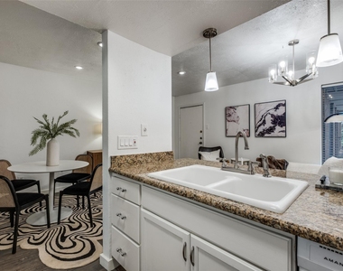 4525 Gilbert - Photo Thumbnail 10