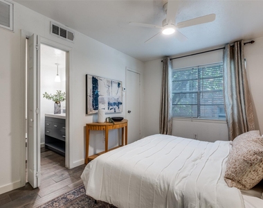 4525 Gilbert - Photo Thumbnail 16