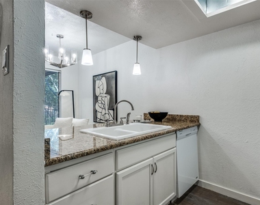 4525 Gilbert - Photo Thumbnail 11