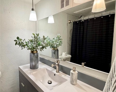 4525 Gilbert - Photo Thumbnail 22