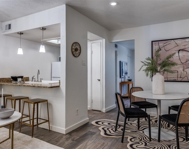 4525 Gilbert - Photo Thumbnail 2