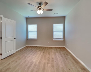 6813 Labelle Drive - Photo Thumbnail 6