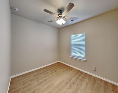 6813 Labelle Drive - Photo Thumbnail 9