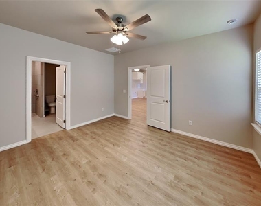 6813 Labelle Drive - Photo Thumbnail 5
