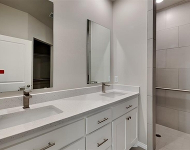 6813 Labelle Drive - Photo Thumbnail 7