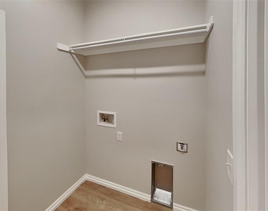 6813 Labelle Drive - Photo Thumbnail 11