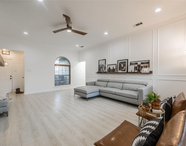 2901 Hampshire Drive - Photo Thumbnail 10