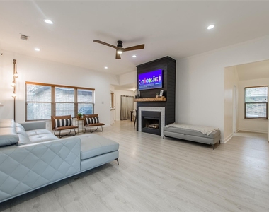 2901 Hampshire Drive - Photo Thumbnail 7