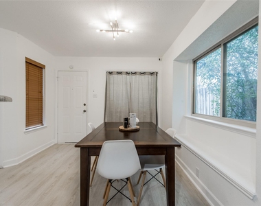 2901 Hampshire Drive - Photo Thumbnail 18