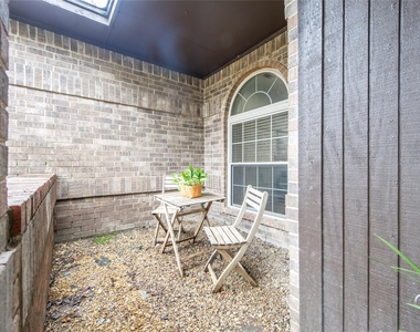 2901 Hampshire Drive - Photo Thumbnail 4