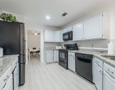 2901 Hampshire Drive - Photo Thumbnail 22