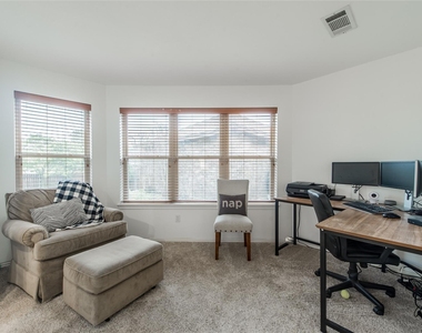 2901 Hampshire Drive - Photo Thumbnail 26