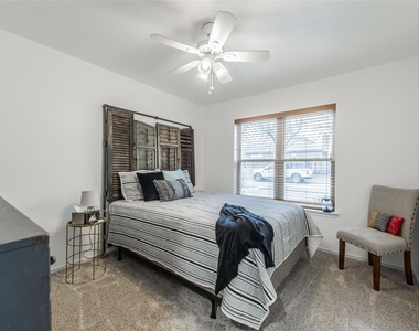 2901 Hampshire Drive - Photo Thumbnail 20