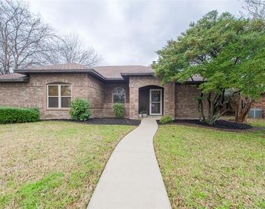 2901 Hampshire Drive - Photo Thumbnail 2