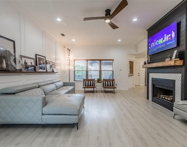 2901 Hampshire Drive - Photo Thumbnail 9