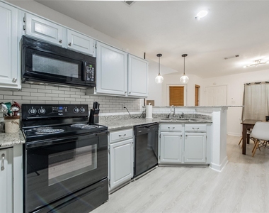 2901 Hampshire Drive - Photo Thumbnail 19