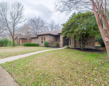 2901 Hampshire Drive - Photo Thumbnail 3