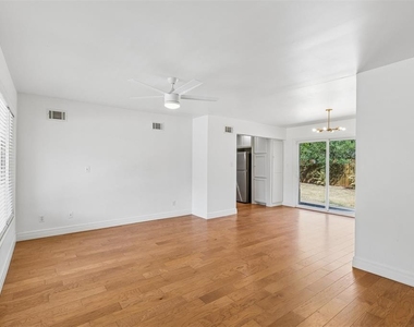 2305 Barclay Drive - Photo Thumbnail 2