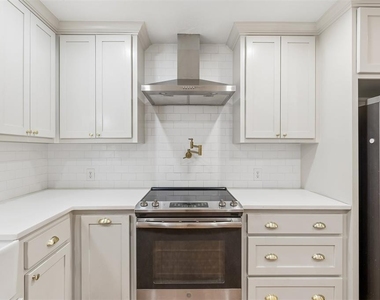 2305 Barclay Drive - Photo Thumbnail 14
