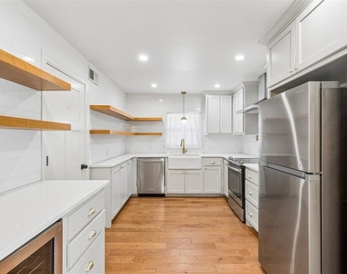 2305 Barclay Drive - Photo Thumbnail 10