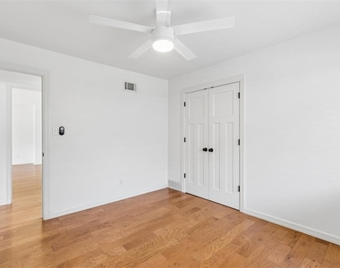 2305 Barclay Drive - Photo Thumbnail 20