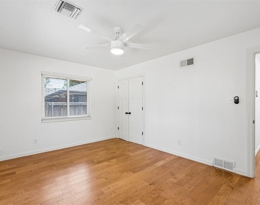 2305 Barclay Drive - Photo Thumbnail 22