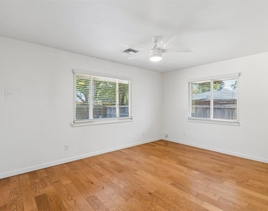 2305 Barclay Drive - Photo Thumbnail 21