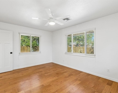2305 Barclay Drive - Photo Thumbnail 23