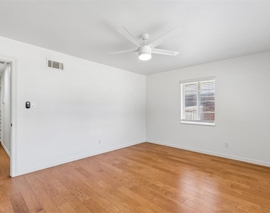 2305 Barclay Drive - Photo Thumbnail 17