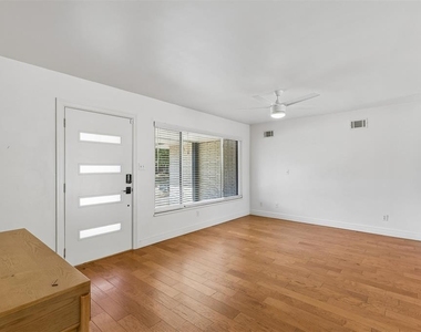 2305 Barclay Drive - Photo Thumbnail 5