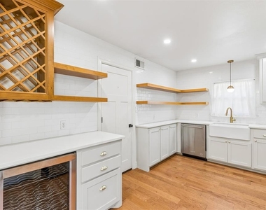 2305 Barclay Drive - Photo Thumbnail 11