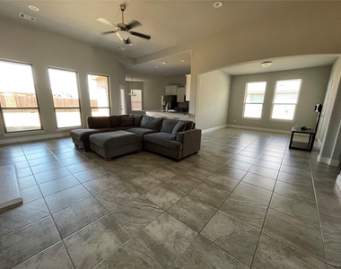 706 Buffalo Creek Drive - Photo Thumbnail 5
