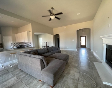 706 Buffalo Creek Drive - Photo Thumbnail 4
