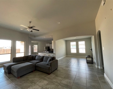 706 Buffalo Creek Drive - Photo Thumbnail 3