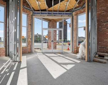 2401 N Classen Boulevard - Photo Thumbnail 2