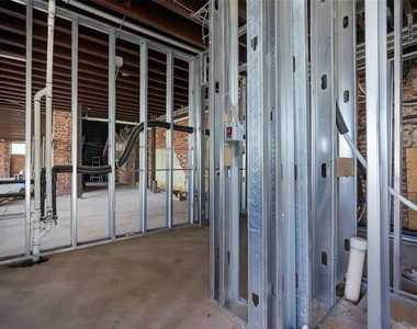 2401 N Classen Boulevard - Photo Thumbnail 8