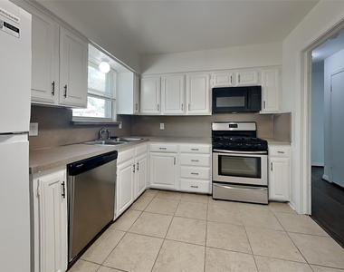 10907 Cotillion Drive - Photo Thumbnail 5