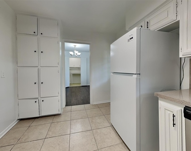 10907 Cotillion Drive - Photo Thumbnail 6