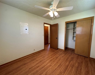 2011 Delaware Lane - Photo Thumbnail 8