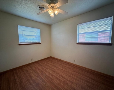 2011 Delaware Lane - Photo Thumbnail 6