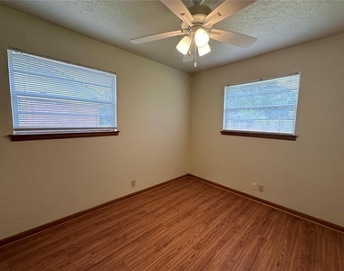 2011 Delaware Lane - Photo Thumbnail 7
