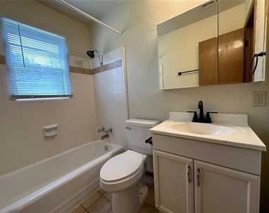 2011 Delaware Lane - Photo Thumbnail 9