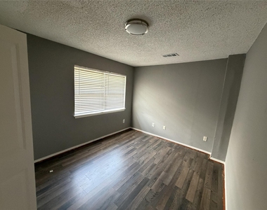 10350 Desdemona Drive - Photo Thumbnail 3