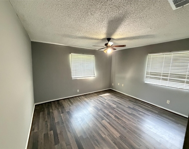10350 Desdemona Drive - Photo Thumbnail 2