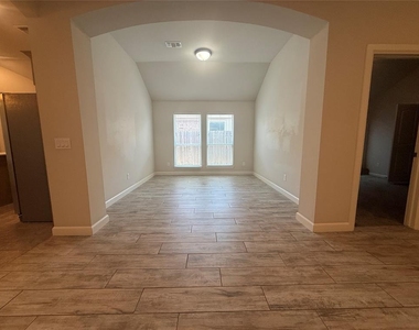 18808 Bajo Drive - Photo Thumbnail 8