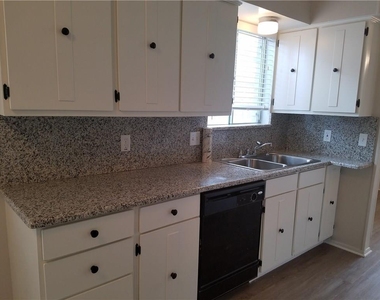 2724 Buffalo Drive - Photo Thumbnail 5