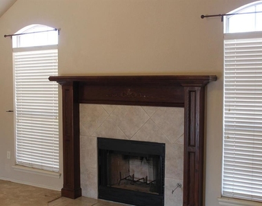1010 Melisa Drive - Photo Thumbnail 3
