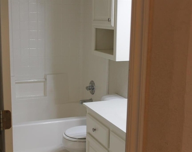 1010 Melisa Drive - Photo Thumbnail 12